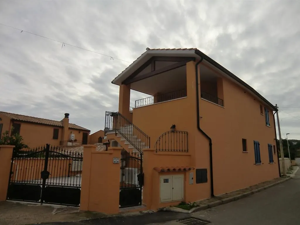 La Casa Felice Appartamenti Chia 0*,