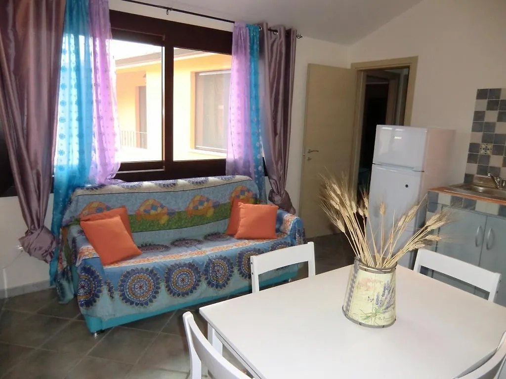 La Casa Felice Appartamenti Chia 0*,