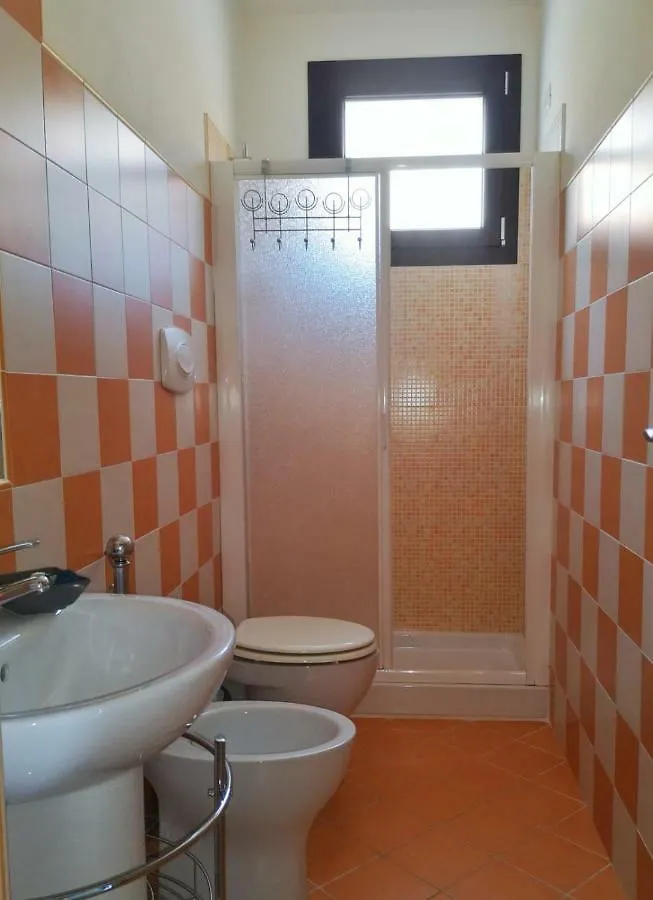 La Casa Felice Appartamenti Chia 0*,