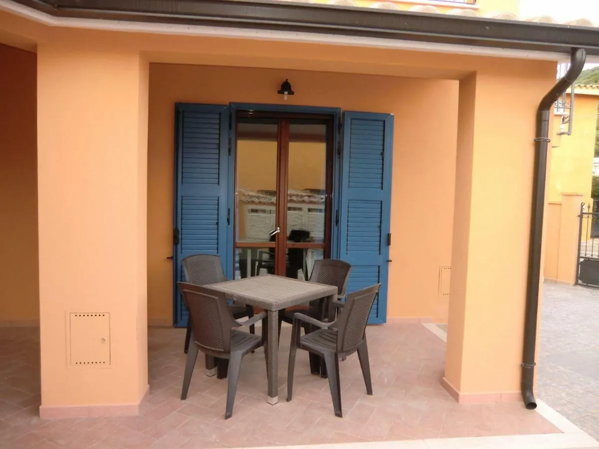 La Casa Felice Appartamenti Chia 0*,  Italië